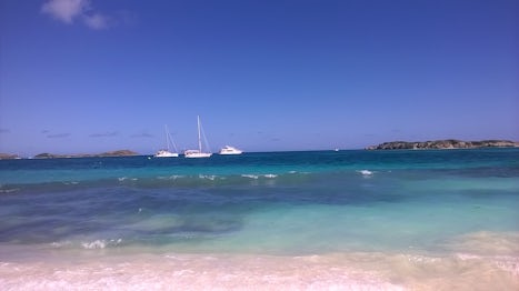 St Maarten beach and boats