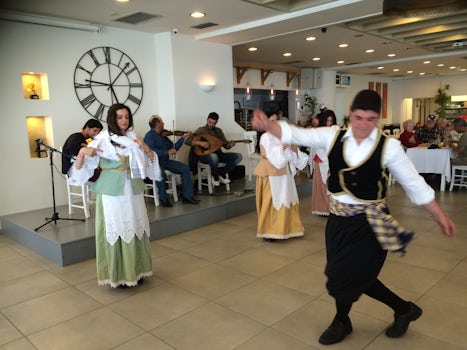 lunch entertainment in Greece