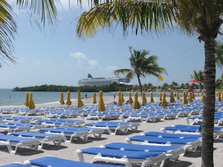 Harvey Cay. Beach lounges.