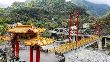 Taroko Gorge bridges and temple