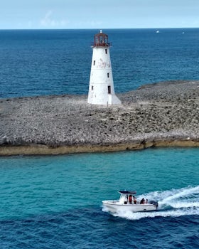 Lighthouse leaving Nassau