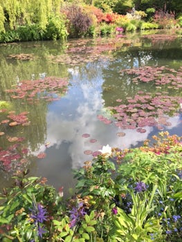 We think this photo of Monet’s lily pond is even better than the painting! Magical excursion!