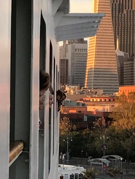Heads peeping off balconies, Pier 27 San Francisco