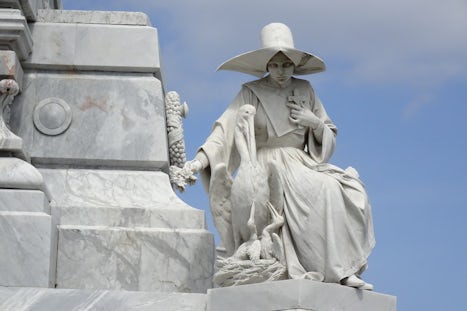 Statue in Colon Cemetery in Havana