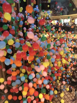 Balloon Drop with notes in balloons of how much you enjoyed the cruise.