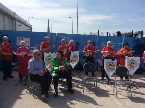 Phil joined the ukulele band at Liverpool port. What a fabulous welcome and
