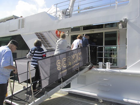 gangplank to board ship-handicap accessible
