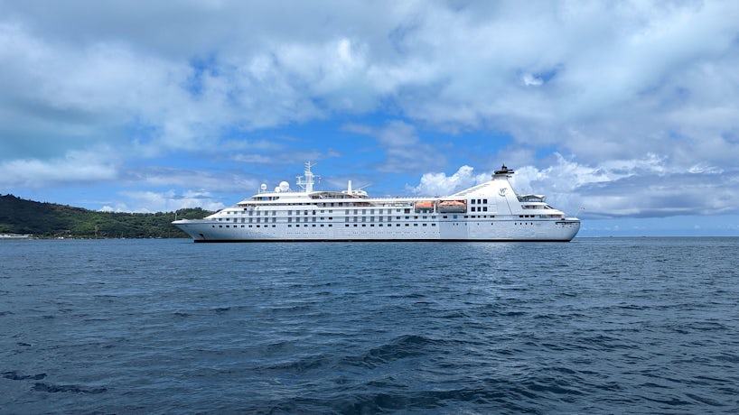Star Breeze sits anchored in French Polynesia. (Photo: Colleen McDaniel)