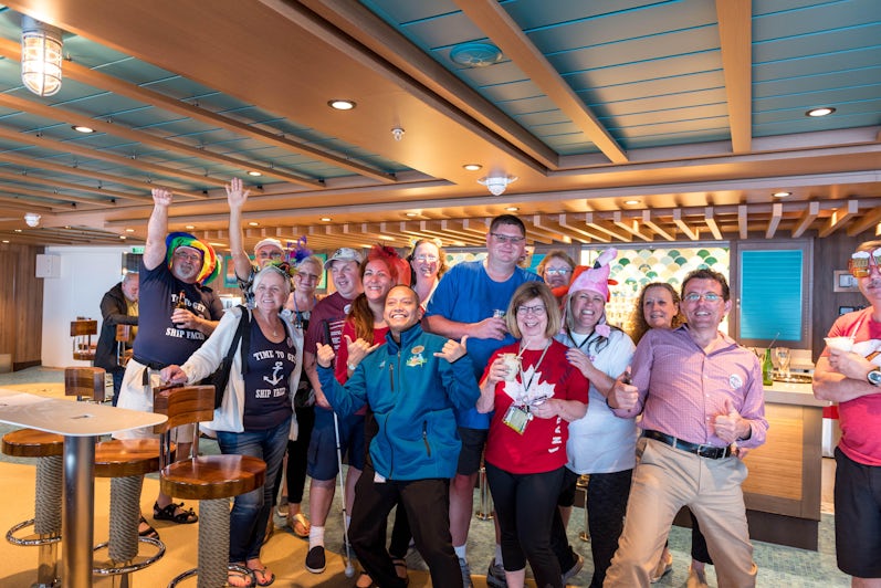 Cruise Critic Pub Crawl on Norwegian Bliss