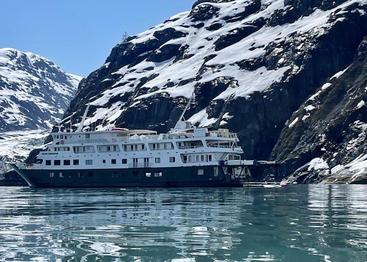 UnCruise Adventure's Safari Endeavour in Glacier Bay (Photo/Olivia Liveng)