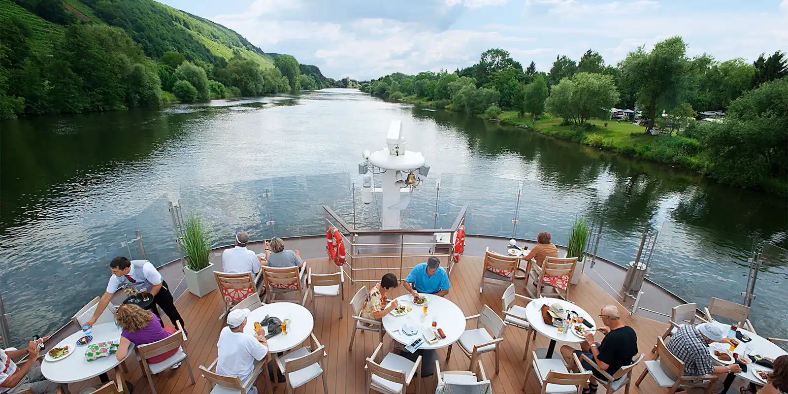 Al fresco dining on the Aquavit Terrace (Credit: Viking)