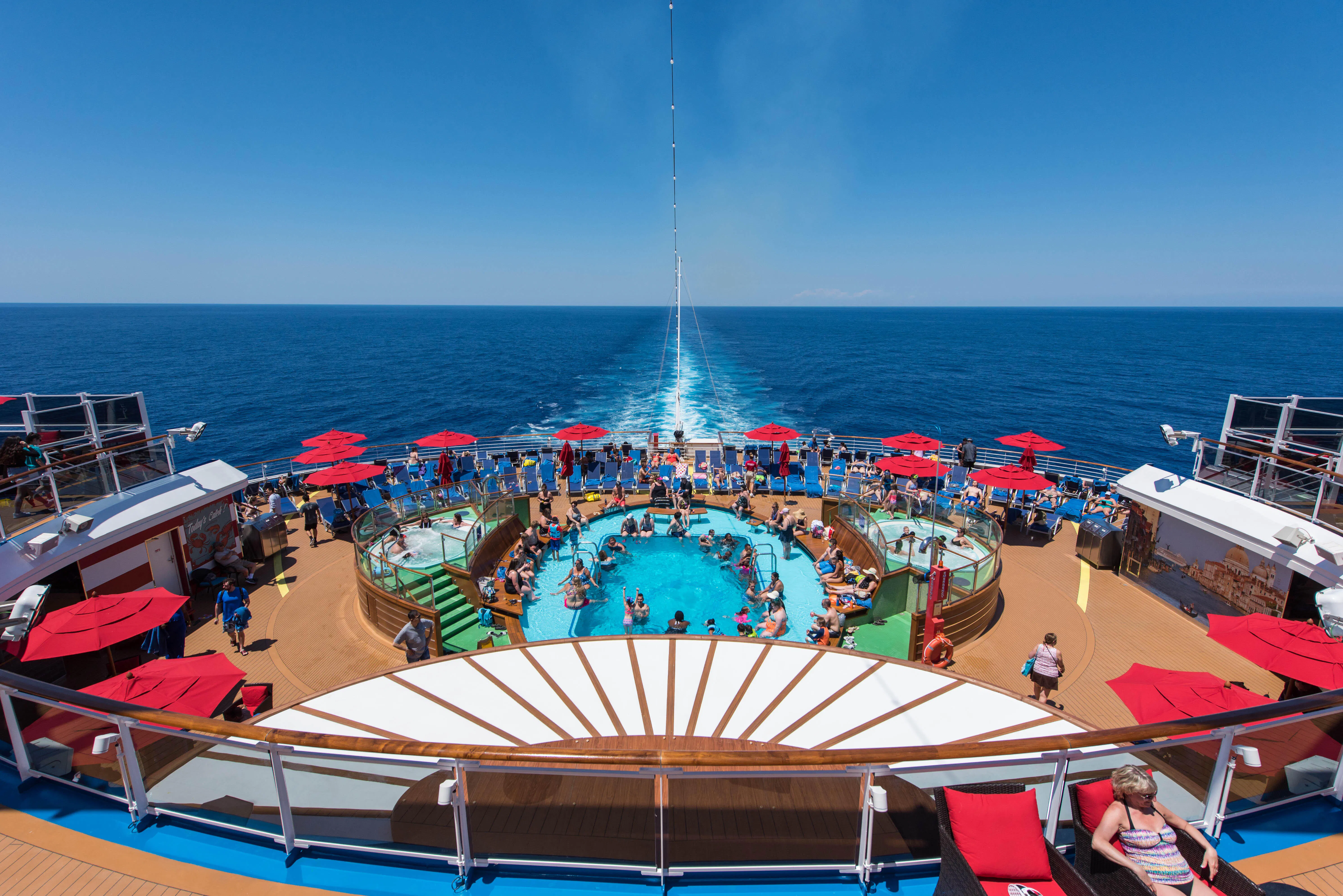 22 Do's and Don'ts for Your First Day Onboard a Cruise Ship