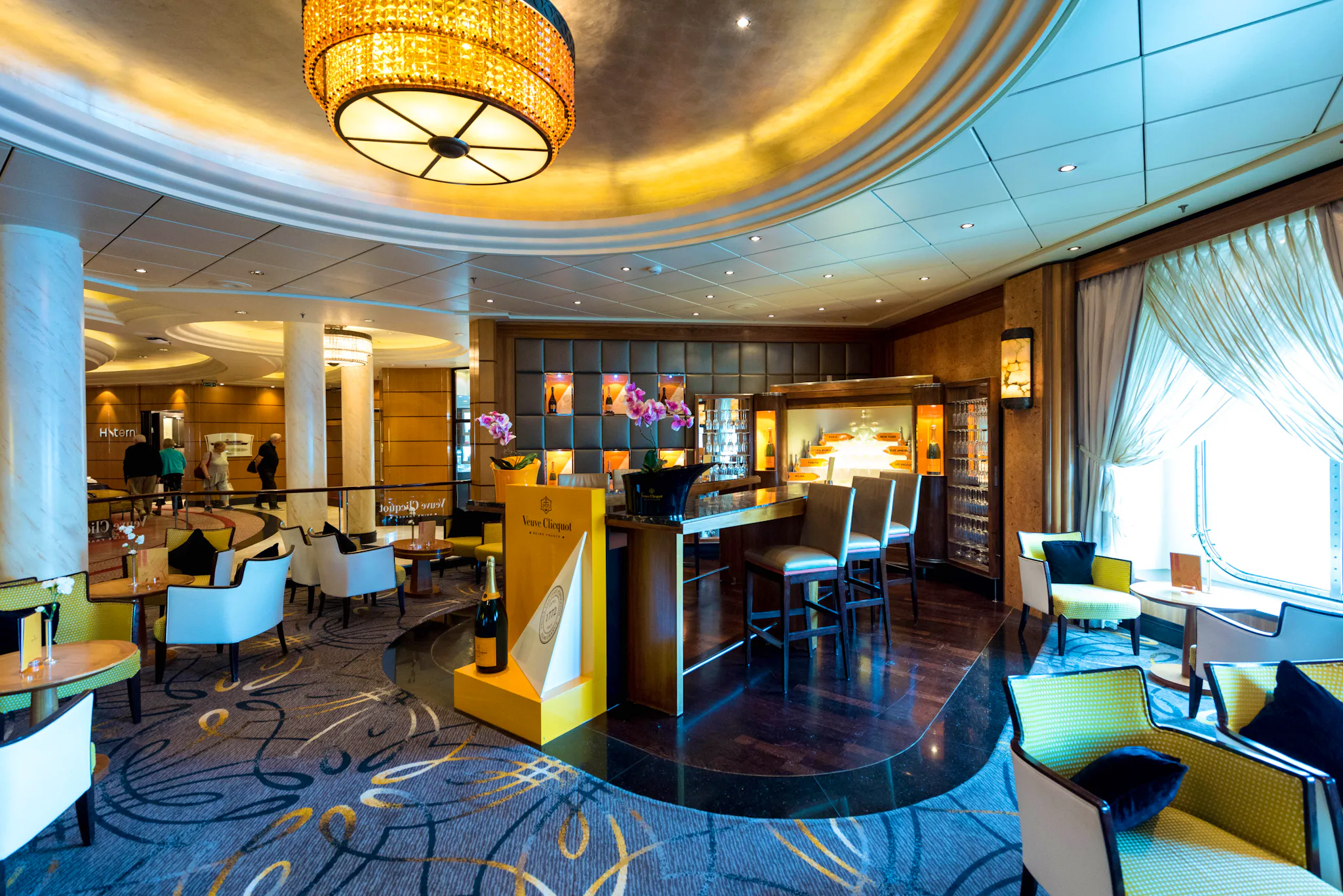 Cunard Queen Mary 2 (QM2) Dining & Food | Editor's Review Cunard Queen Mary 2 (QM2) Dining & Food | Editor's Review