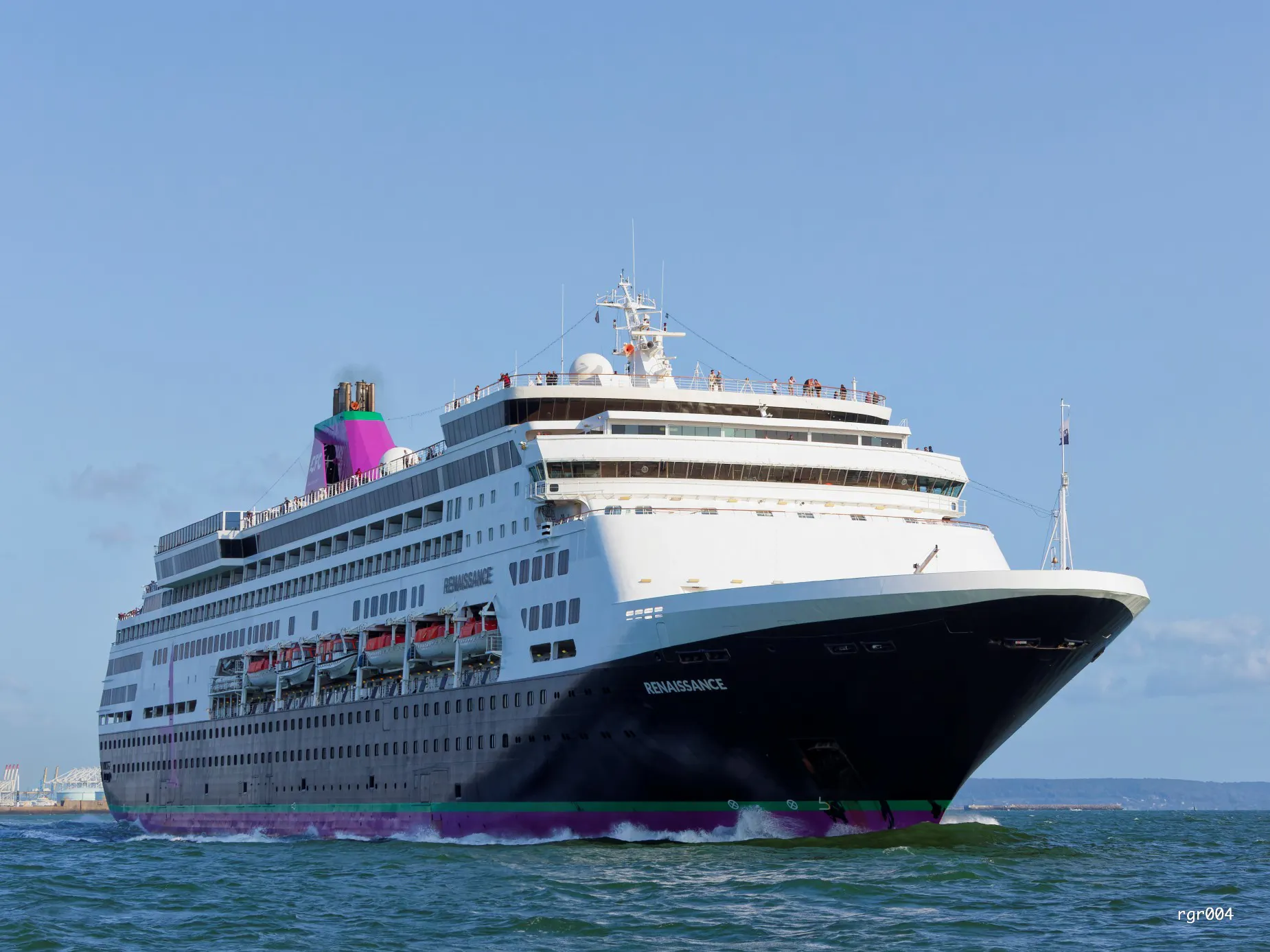 Ambassador Renaissance Cruise Ship | Editor's Review