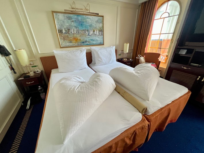 Folded duvets in a junior suite on Sea Cloud Spirit (Photo: Chris Gray Faust)