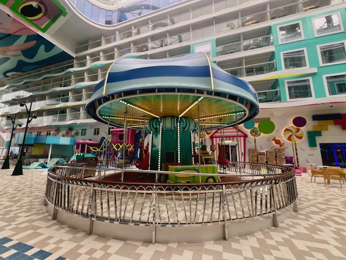 Carousel in Surfside on Icon of the Seas (Photo: Chris Gray Faust)