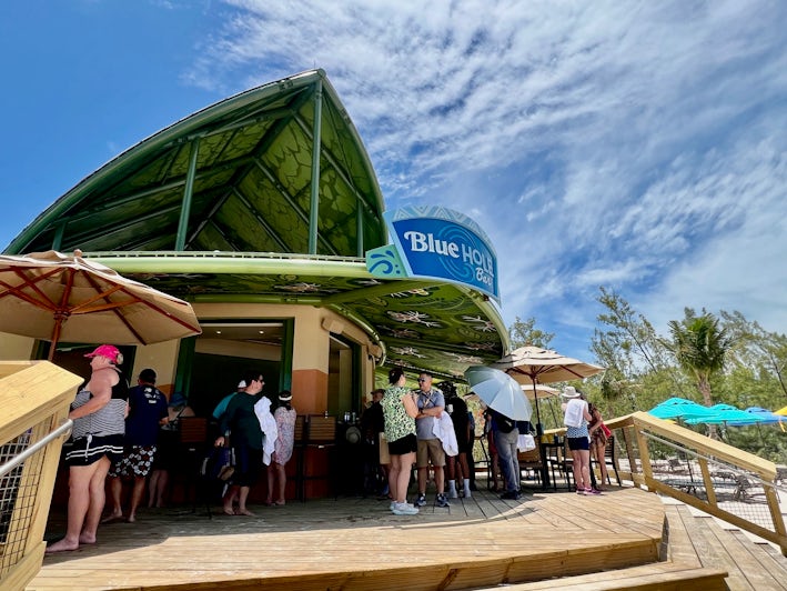 Blue Hole Bar at Lookout Cay at Lighthouse Point (Photo: Chris Gray Faust)