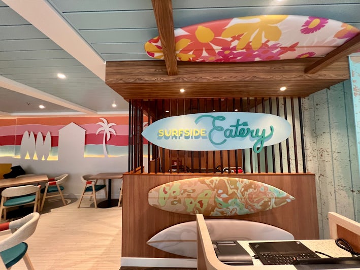 Interior of the Surfside Eatery on Icon of the Seas (Photo Chris Gray Faust)