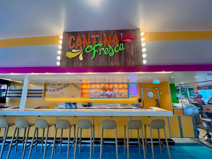 Cantina Fresca in the Chill Island neighborhood on Icon of the Seas (Photo: Chris Gray Faust)