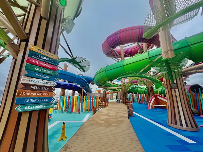 Thrill Island on Icon of the Seas (Photo: Chris Gray Faust)