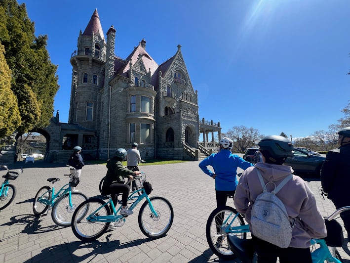 E-biking excursion in Victoria with Explora I (Photo: Chris Gray Faust)
