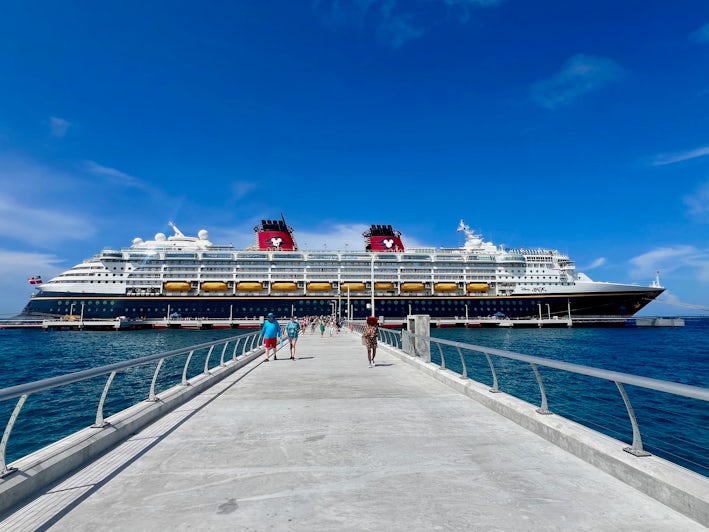 Disney Magic docked at Lookout Cay at Lighthouse Point (Photo: Chris Gray Faust)