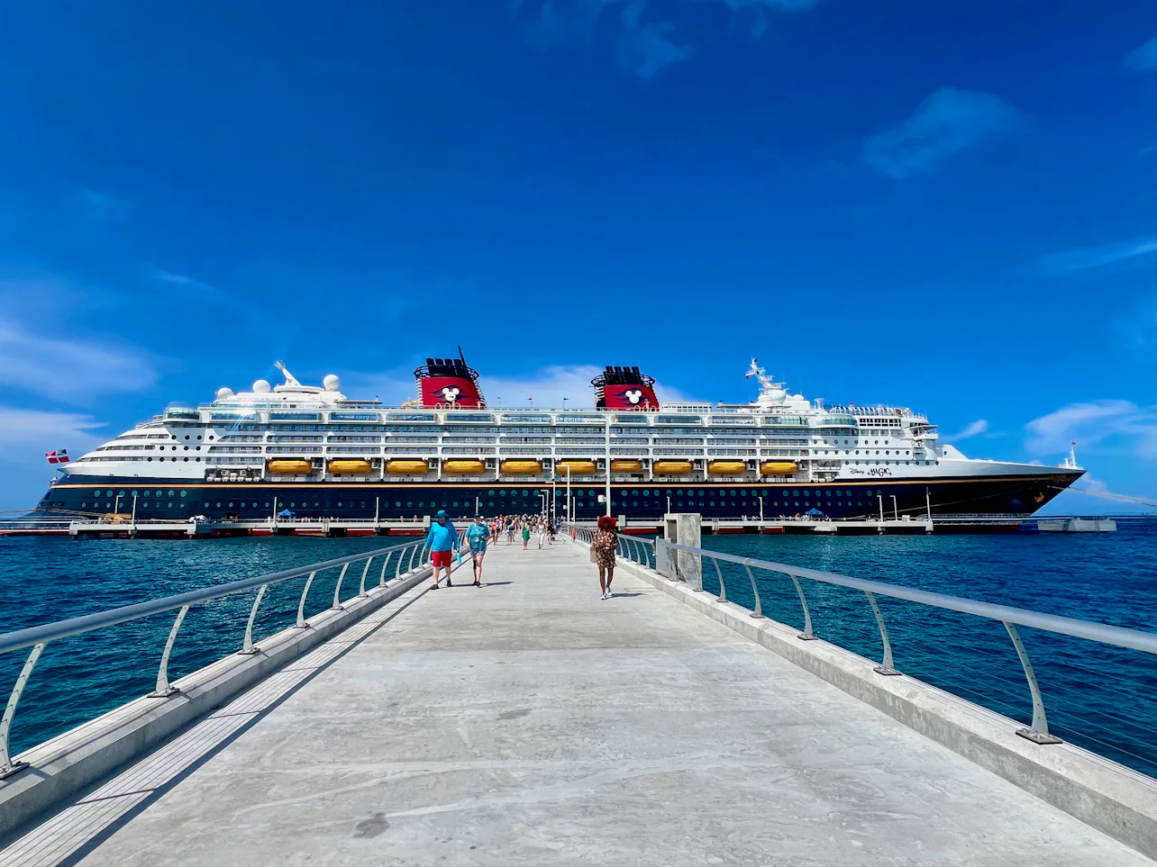 Lighthouse Point Dcl Disney Cruise Line's Castaway Cay vs. Lookout Cay at Lighthouse Point ...