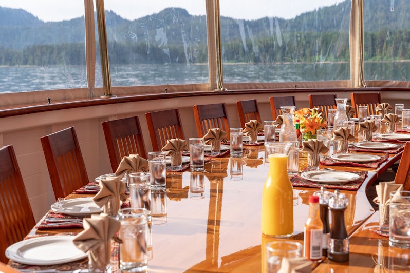Dining with The Boat Company in Alaska (Photo: Marisa Maruli)