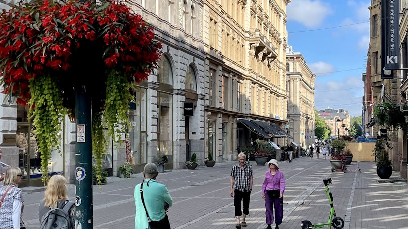 Tourists on the street in Helsinki, Finland (Photo: Don Faust)