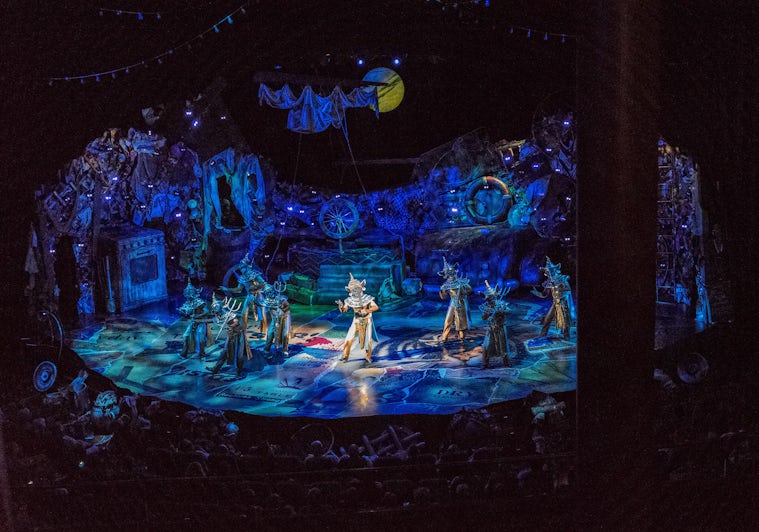 Cats Performance on Oasis of the Seas (Photo: Cruise Critic)
