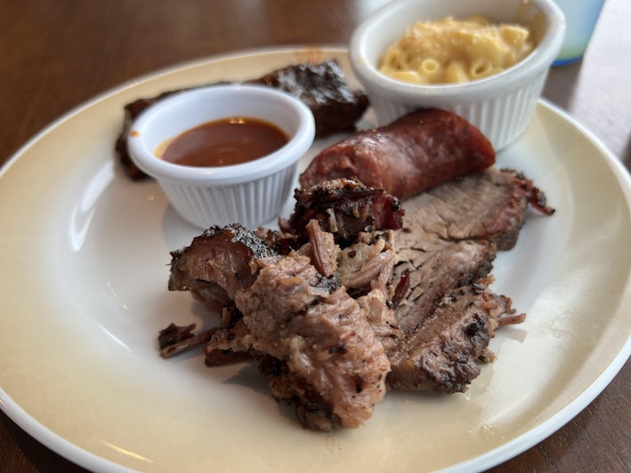 Texas BBQ aboard Allure of the Seas (Photo: Jorge Oliver)