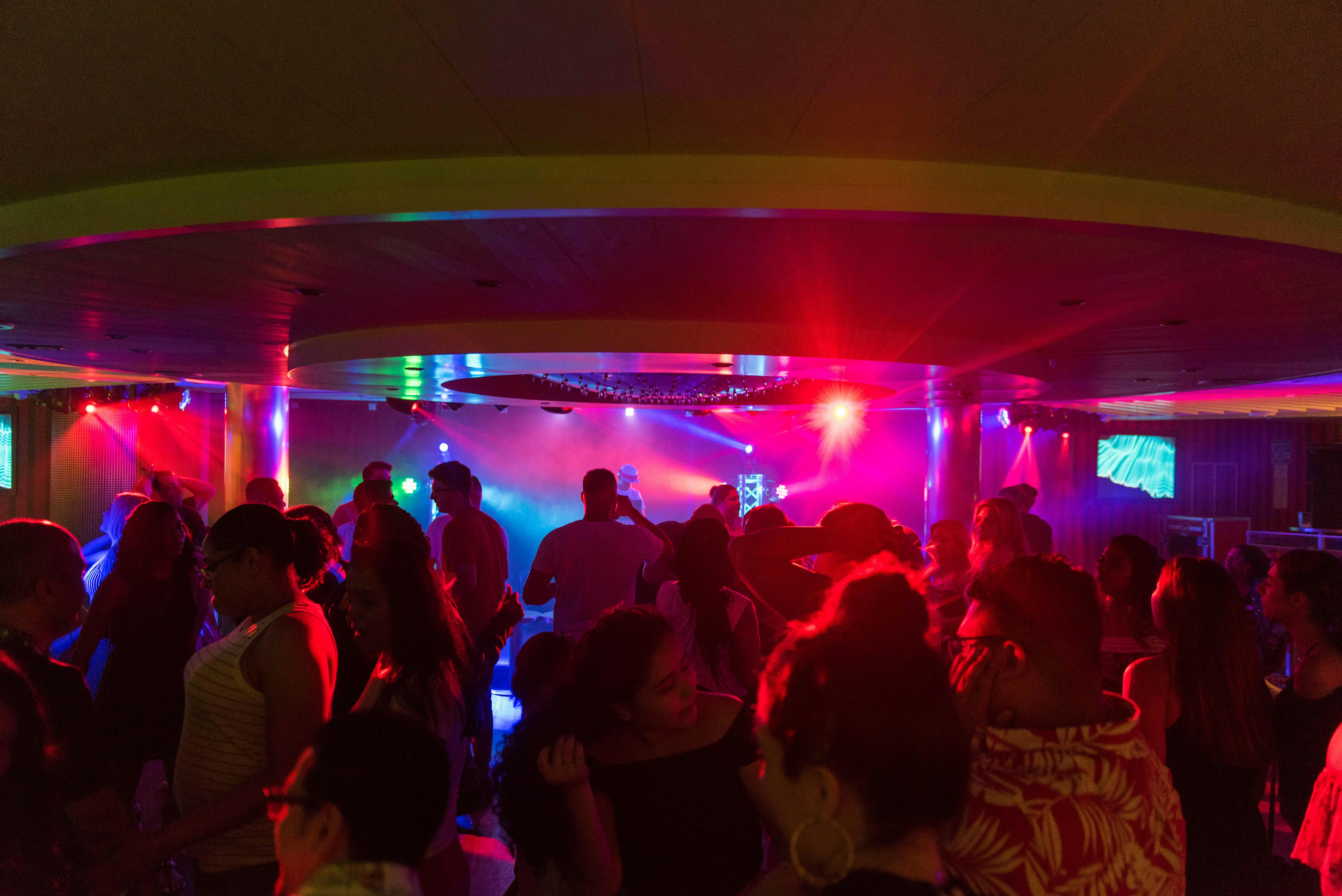 looking-for-things-to-do-on-carnival-horizon-see-what-cruise-experts