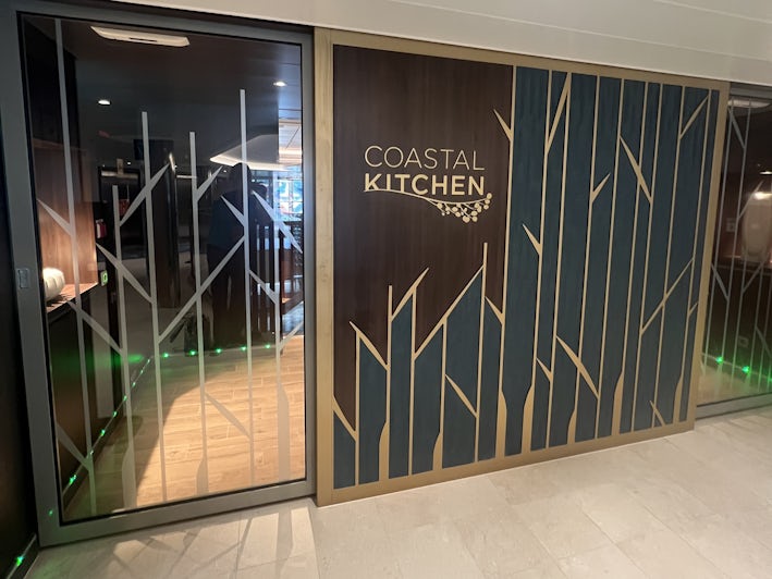 Coastal Kitchen restaurant for suite guests on Icon of the Seas (Photo: Chris Gray Faust)