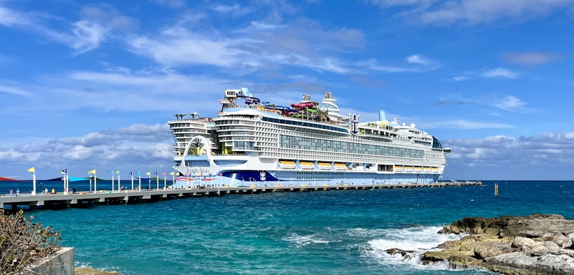 Icon of the Seas docked at CocoCay (Photo: Jorge Oliver)