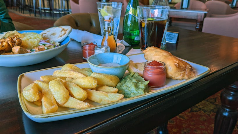 Fish and chips at the Golden Lion Pub On Queen Mary 2. (Photo: Colleen McDaniel)
