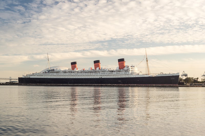 Queen Mary Docked in The Port of Long Beach (Photo: cvalle/Shutterstock)