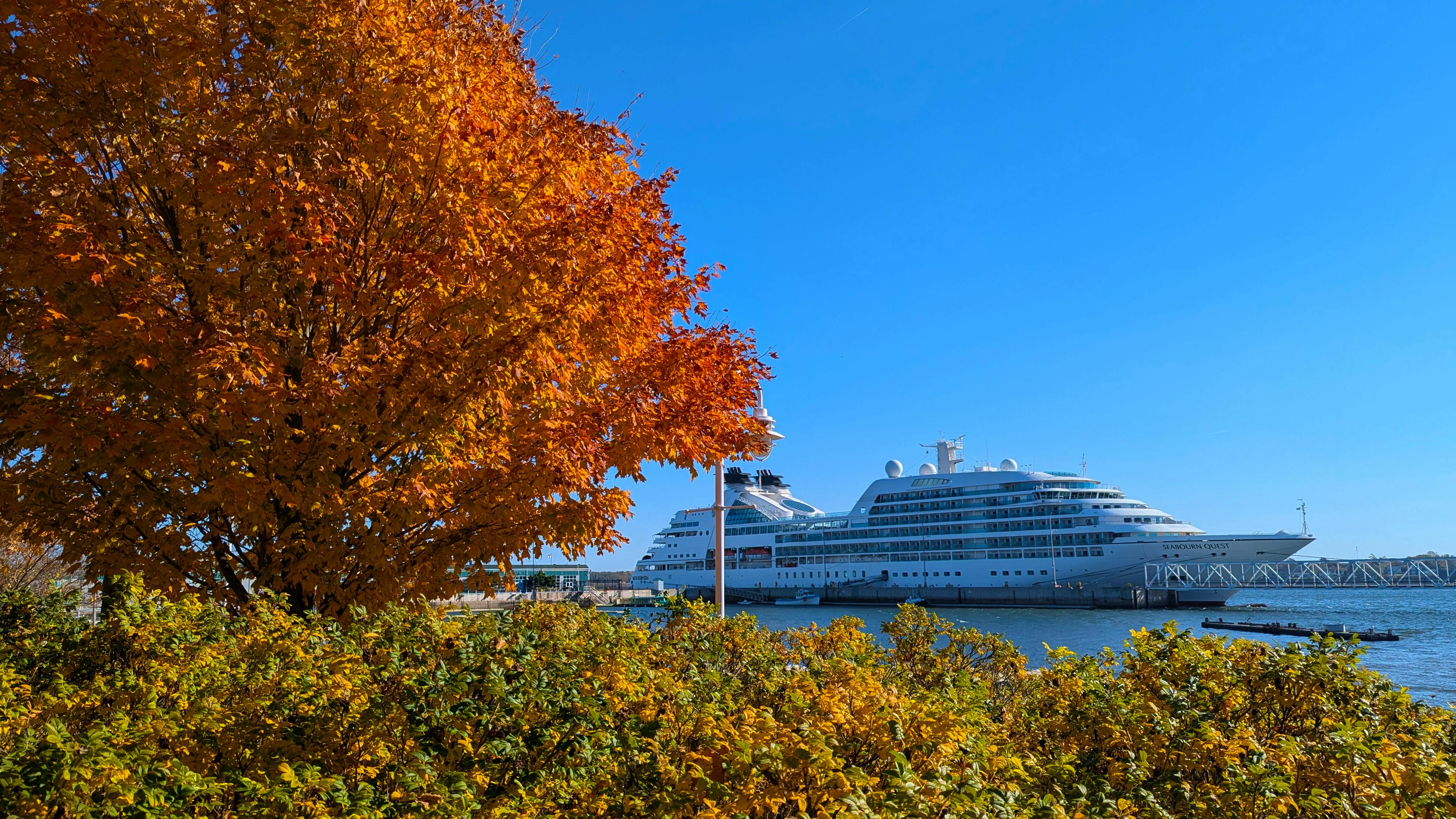 9 Best Places to Visit on a Fall Foliage Cruise in the NE