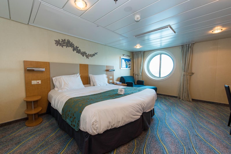 The Accessible Cabin with Porthole on Oasis of the Seas (Photo: Cruise Critic)
