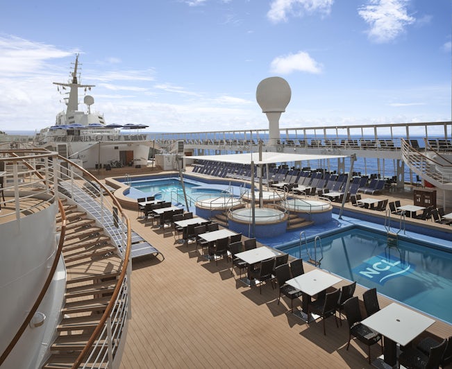 Norwegian Sky's Updated Pool Deck (Photo: Norwegian Cruise Line)