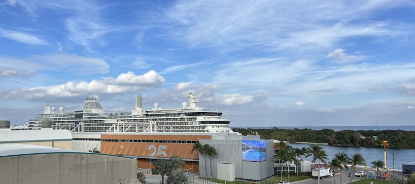 Silver Nova docked in Terminal 25 of Port Everglades (Photo: Jorge Oliver)