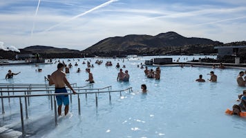 Bathers enter the Blue Lagoon in Iceland. (Photo: Colleen McDaniel)