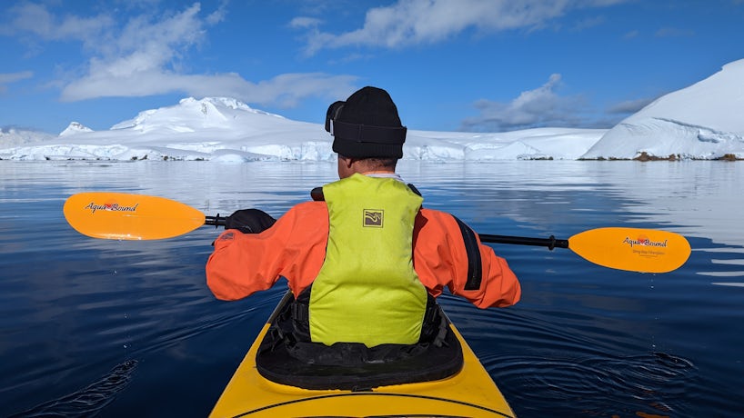 A kayaker takes in the scenery on a gorgeous day in Antarctica. (Photo: John Roberts)
