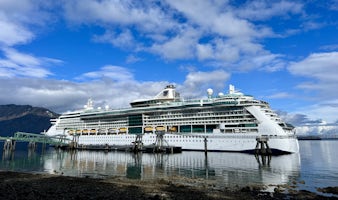 Royal Caribbean's Radiance of the Seas in Icy Strait Point, Alaska (Photo: Jorge Oliver)