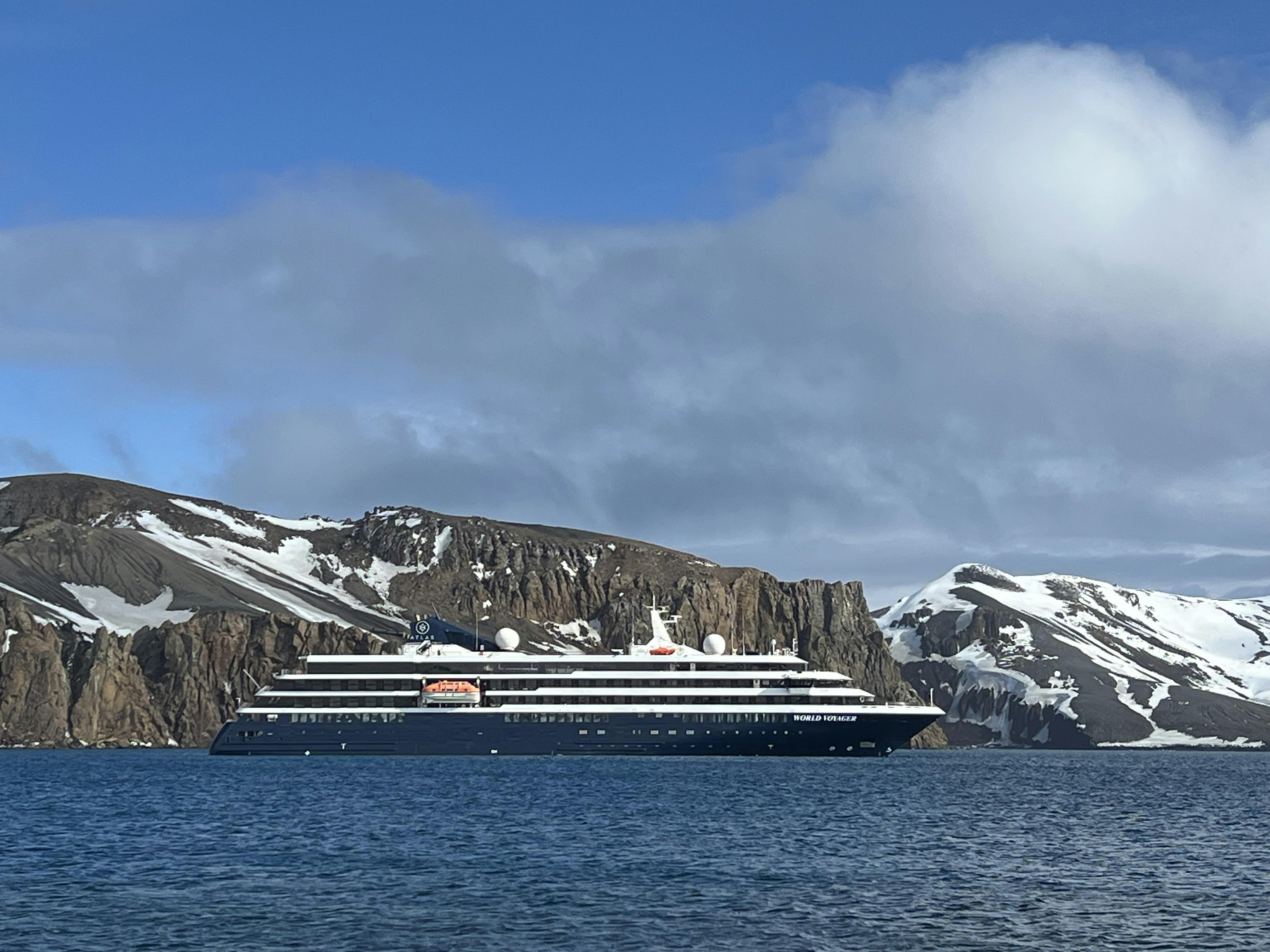 World Voyager in Antarctica on a sunny day (Photo: Jeri Clausing)