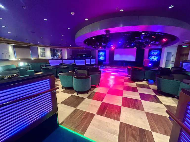 Azure Club Azura Activities & Entertainment | Editor's Review