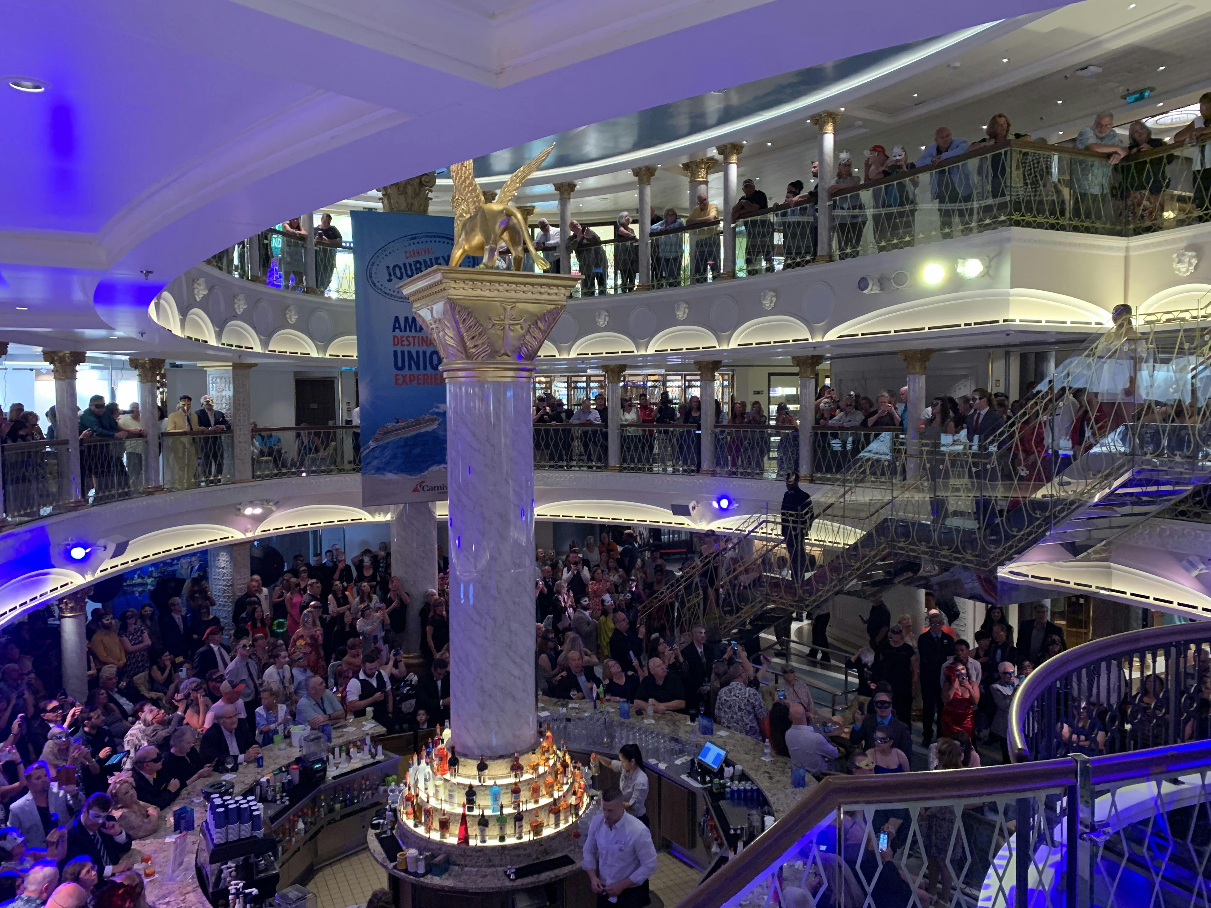 Live From Carnival Venezia, image size:2048x1536