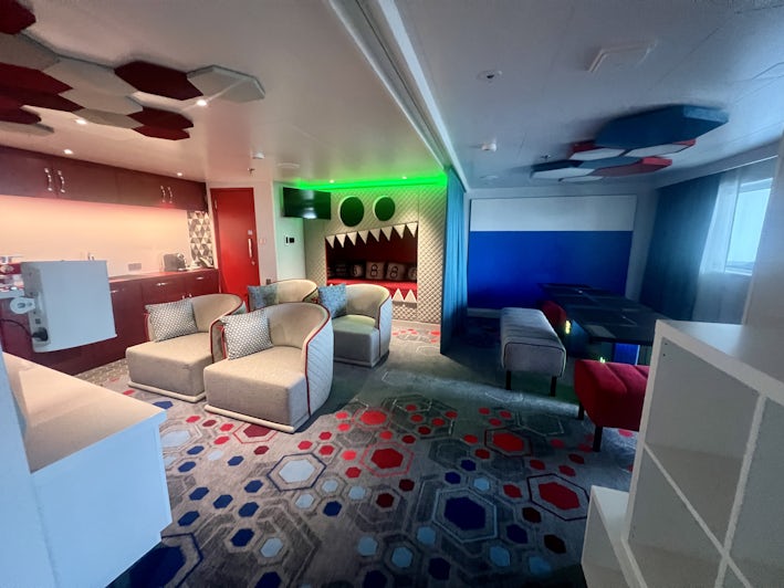 Screening room in the Ultimate Family Townhouse on Icon of the Seas (Photo: Chris Gray Faust)