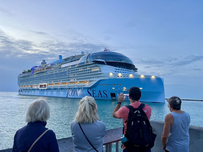 Royal Caribbean's Icon of the Seas coming into Miami (Photo: Chris Gray Faust)