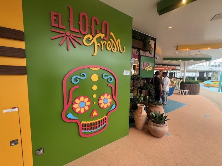 El Loco Fresh in the Chill Island neighborhood on Icon of the Seas (Photo: Chris Gray Faust)
