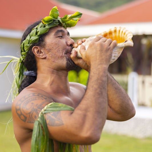 Traditional Rurutu shell blowing from French Polynesia on Aranui 5 (Photo: Lionel Gouverneur)